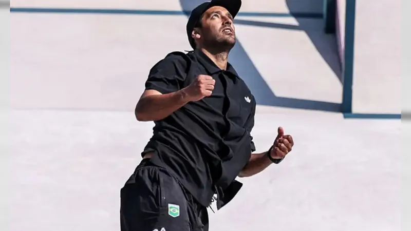 Paris 2024: Kelvin Hoefler fica em sexto no skate street masculino