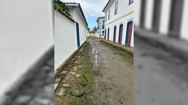 Moradores de Paraty denunciam falta de limpeza e saneamento básico na região