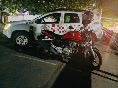 Polícia Militar prende dupla por furto de motocicleta em Potim