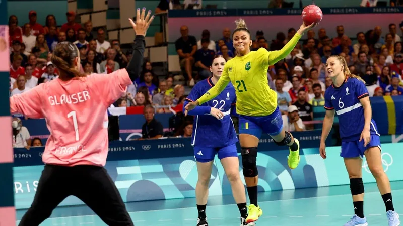 Adriana revela otimismo com classificação do Brasil no handebol após 2ª derrota