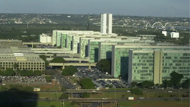 Orçamento: Governo deve publicar lista de cortes para ministérios nesta terça