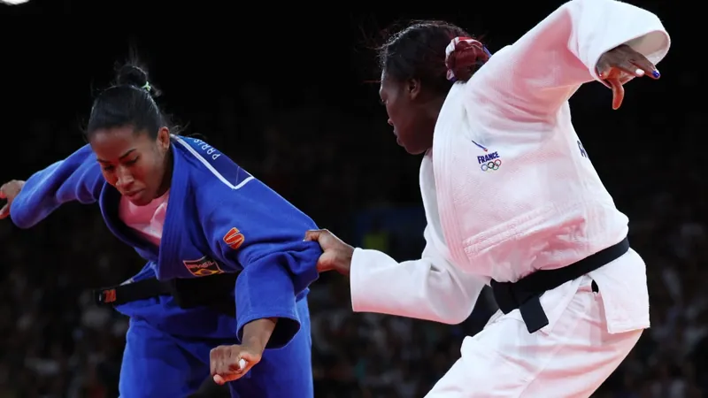 Judoca francesa decide a 3s do fim e elimina Ketleyn Quadros em Paris-2024