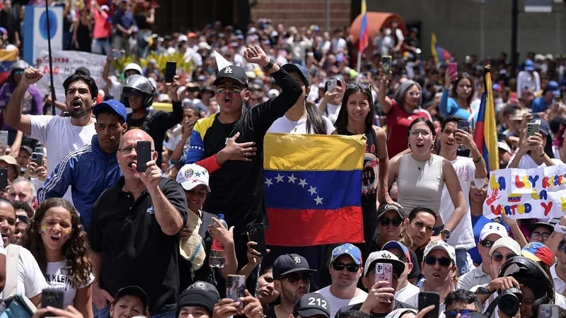 Multidão protesta contra Maduro pelo segundo dia consecutivo na Venezuela