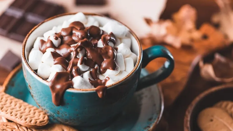 Chocolate quente simples e cremoso: veja truque para preparar a bebida perfeita