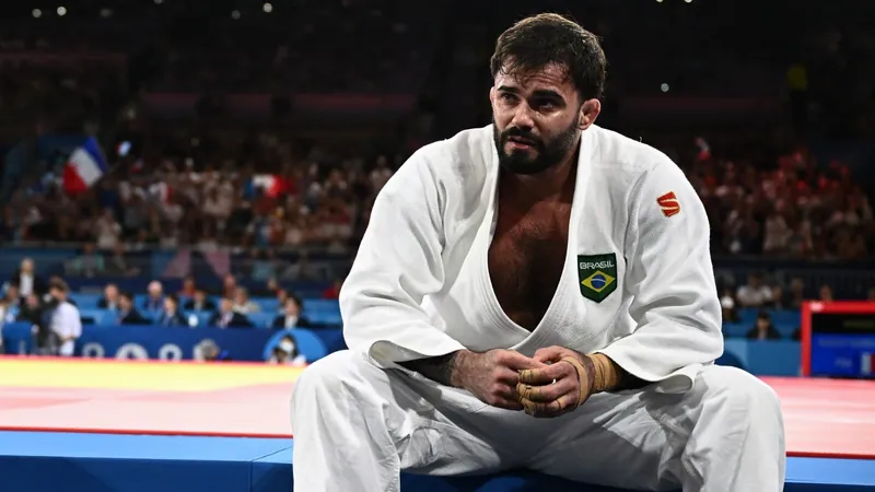 Rafael Macedo é desclassificado e perde bronze para judoca francês em Paris-2024