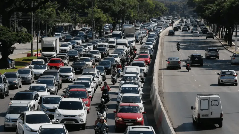 Prazo de licenciamento para veículos com finais de placa 1 e 2 termina nesta segunda-feira (30)