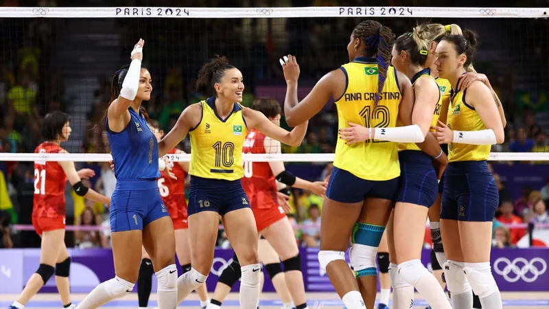 Brasil vence Japão e vai às quartas do vôlei feminino em Paris