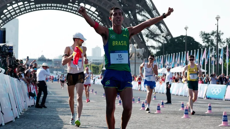 Caio Bonfim conquista a medalha de prata na marcha atlética em Paris-2024