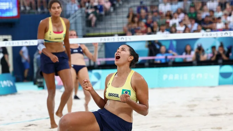 Vôlei de praia: Ana Patrícia e Duda atropelam japonesas e vão para as quartas