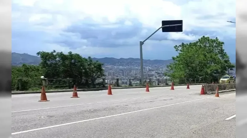 Motoristas reclamam da falta de sinalização da Autoestrada Grajaú - Jacarepaguá