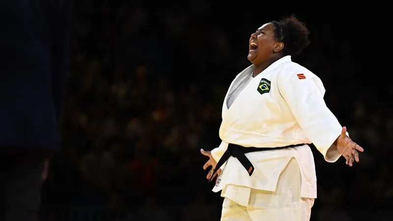 Beatriz Souza é campeã no judô e conquista primeiro ouro do Brasil em Paris-2024