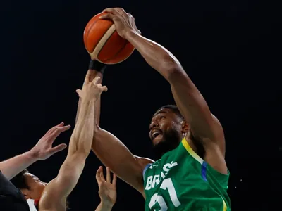 Brasil vence Japão e seca rivais por vaga nas quartas do basquete masculino