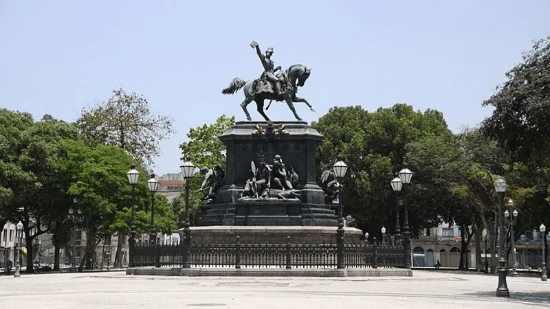 Estátua de D. Pedro I, na Praça Tiradentes, pode ser retirada