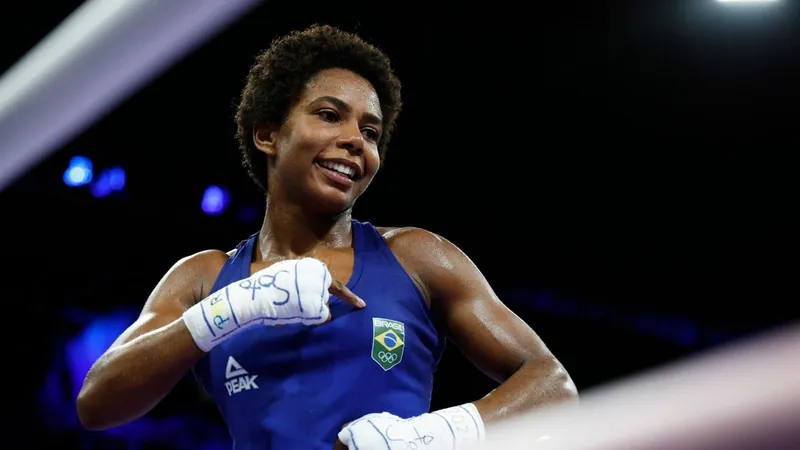 Jucielen domina americana no 3º round e avança para as quartas no boxe