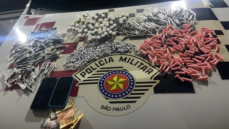 Polícia Militar prende dupla por tráfico de drogas em São José dos Campos