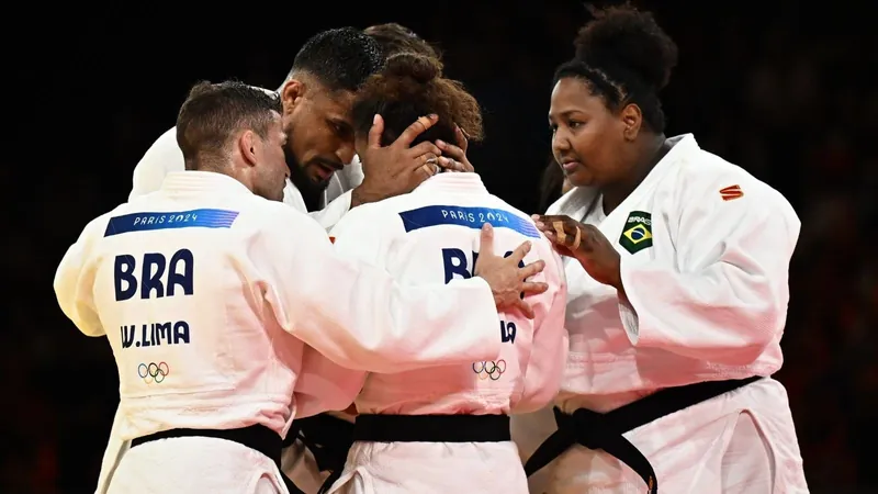 Com emoção, Brasil conquista medalha de bronze inédita por equipes no judô