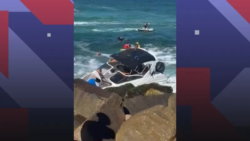 Embarcação colide com pedras do Quebra-Mar na Barra da Tijuca