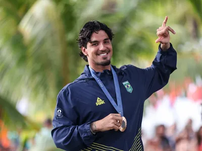 Ondas aparecem, Medina vence peruano e conquista o bronze no surfe na Olimpíada