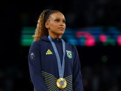 Rebeca Andrade se torna a maior medalhista olímpica da história do Brasil