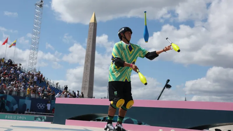 Medalhista, Augusto Akio começou com malabarismo após lesão no skate