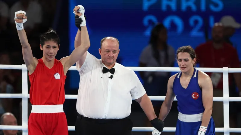 Taiwanesa envolvida em polêmica de gênero vai à final no boxe em Paris