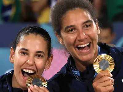 Paris-2024: Ana Patrícia e Duda serão as porta-bandeiras do Brasil em despedida