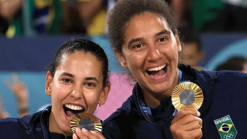 Paris-2024: Ana Patrícia e Duda serão as porta-bandeiras do Brasil em despedida