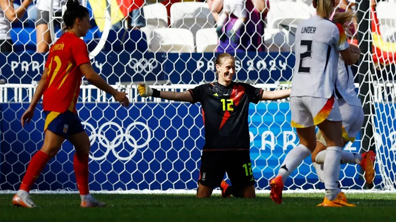 Goleira alemã que pegou pênalti e brilhou por bronze superou duas vezes o câncer