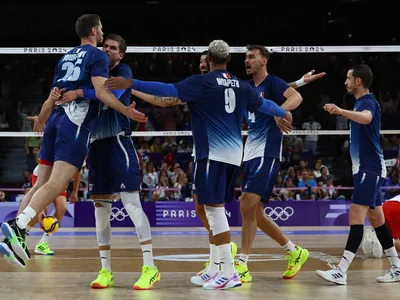 França vence Polônia na final e conquista bicampeonato olímpico de vôlei