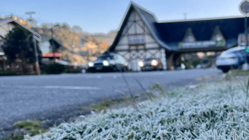 Campos do Jordão amanhece com geada e registra -0,8ºC