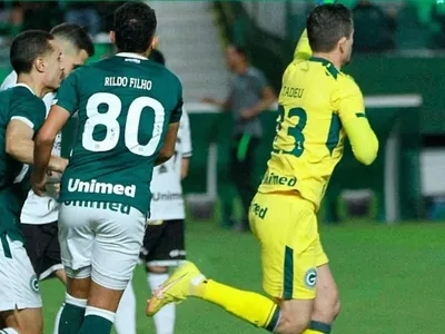 Com 2 gols de goleiro, Goiás bate Ceará de virada; assista