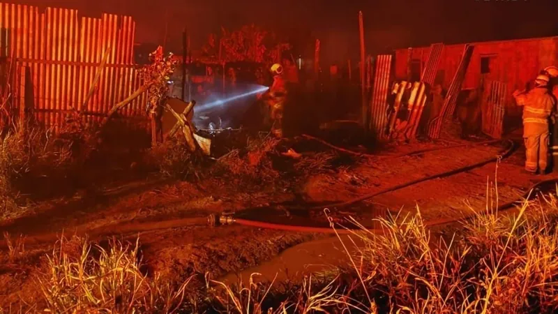 Incêndio em barraco de madeira deixa cinco mortos no Distrito Federal