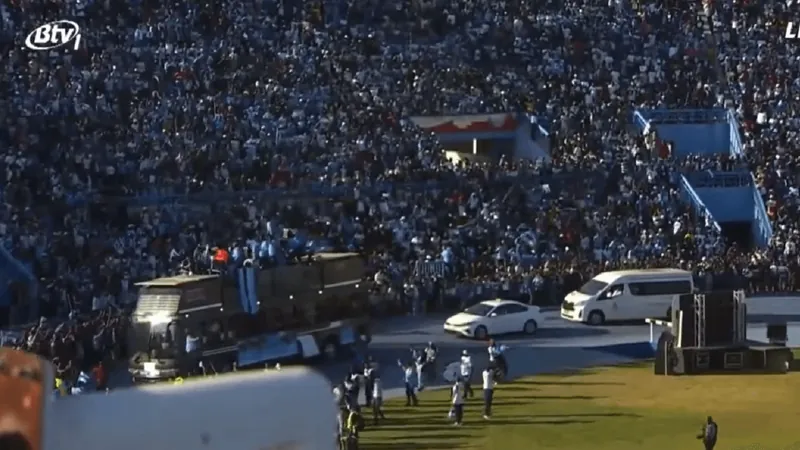 Feriado e estádio lotado: Botsuana para e recebe vencedor dos 200m com festa