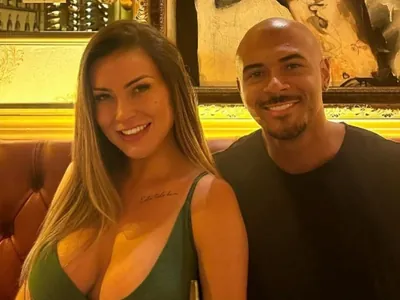 Andressa Urach anuncia término com ator pornô após assinar contrato de namoro