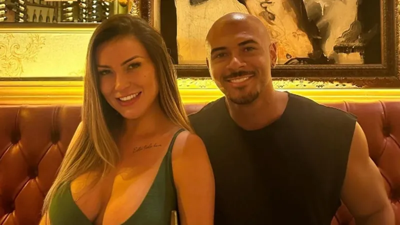 Andressa Urach anuncia término com ator pornô após assinar contrato de namoro