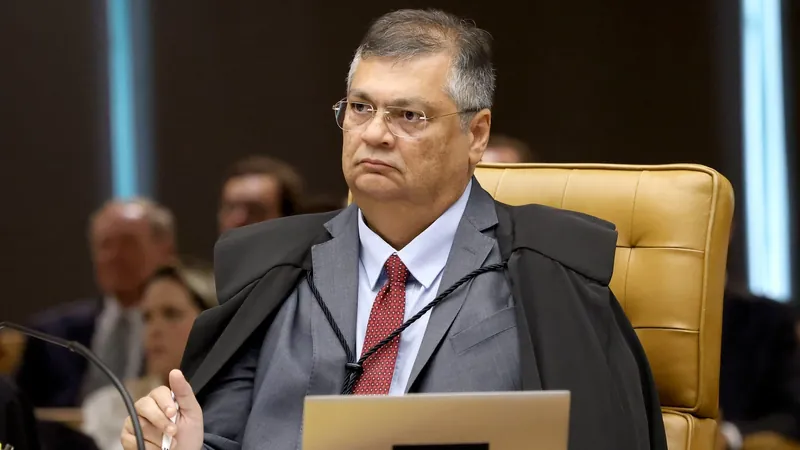 Reinaldo: Dino não se intimida com reaças e mantém suspensão de emendas