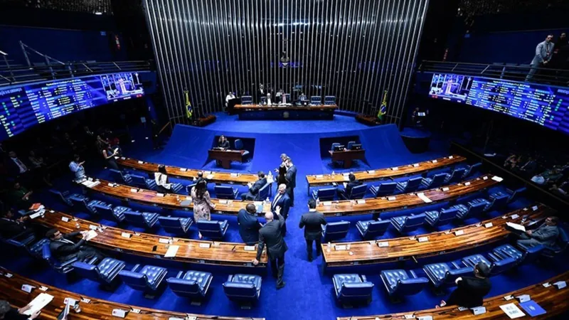 Senado aprova PEC que perdoa multas de partidos políticos