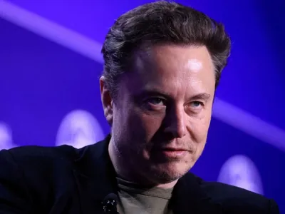 Elon Musk critica líder da extrema-direita do Reino Unido e pede mudança