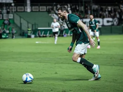 Jogadores da Ponte pedem atendimento, mas Goiás faz gol e gera reclamações