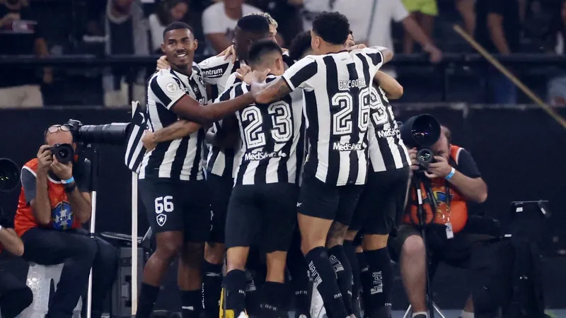 Palmeiras e Botafogo vencem clássicos e vão com moral para "decisão" na Libertadores