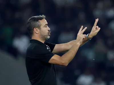 Artur Jorge põe final da Libertadores como meta e diz que Botafogo era "gigante adormecido"