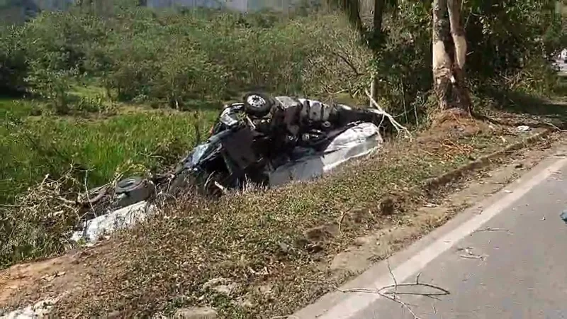 Trecho da SP-50 é interditado para remoção de caminhão após acidente em São José dos Campos