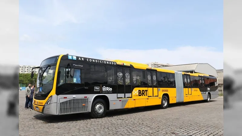 Homem é preso após arremessar pedras em BRT no Terminal Jardim Oceânico