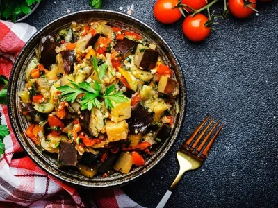 Macarrão à la caponata de berinjela: receita diferente tem molho com toque ácido