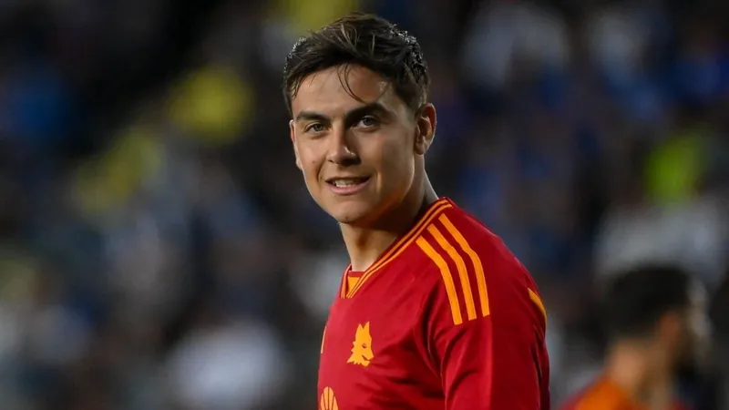 Dybala recusa proposta milionária de clube da Arábia Saudita e decide permanecer na Roma