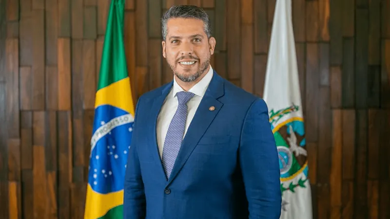 Justiça suspende condenação e autoriza candidatura de Rodrigo Amorim à Prefeitura do Rio