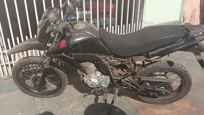 Polícia flagra motocicletas roubadas dentro de uma casa em Andradina