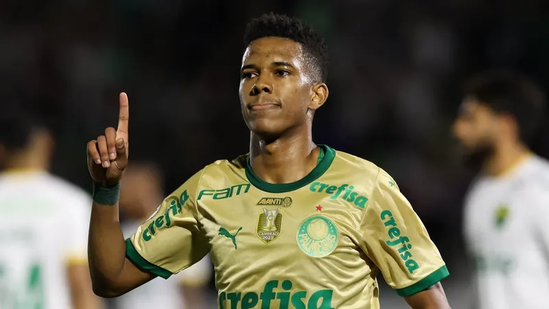 Estêvão brilha após convocação e comanda goleada do Palmeiras contra o Cuiabá