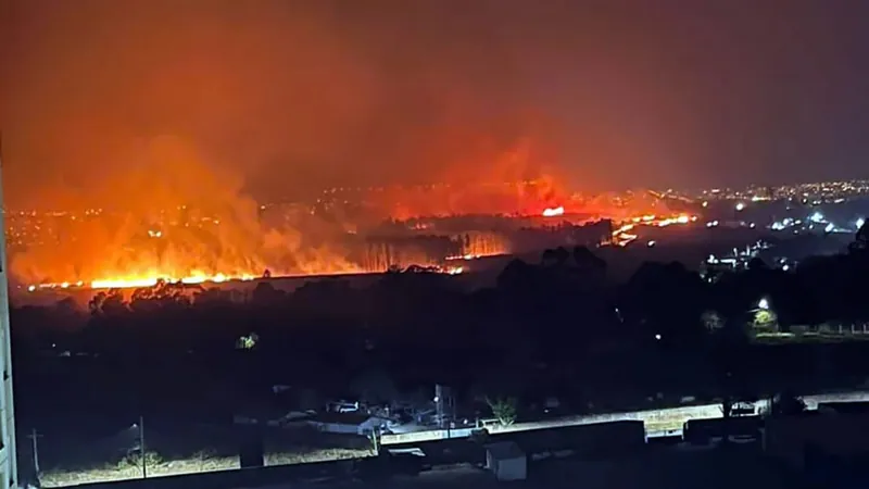 Incêndio atinge Área de Proteção Ambiental no distrito de Joaquim Egídio, em Campinas