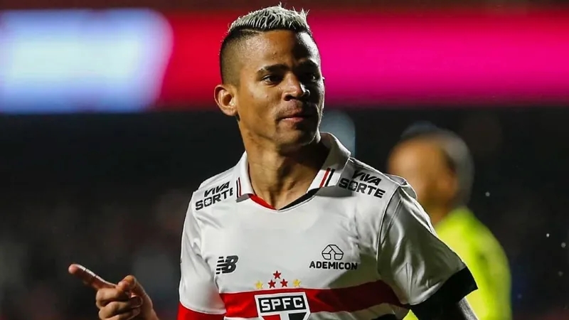 São Paulo poupa titulares e bate Vitória com golaços; veja lances